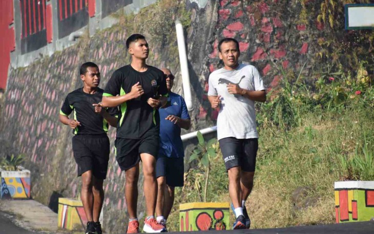 Jumat sehat, anggota Korem 073/Mkt jogging bersama