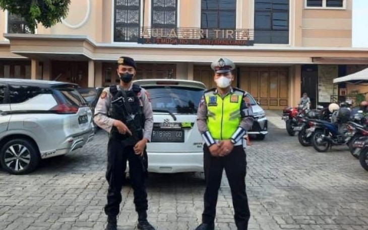 Personel siaga pengamanan ibadah gereja di Banjarnegara