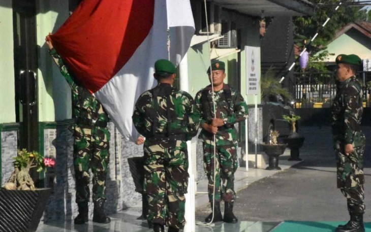 Upacara bendera di Makodim 0803/Madiun