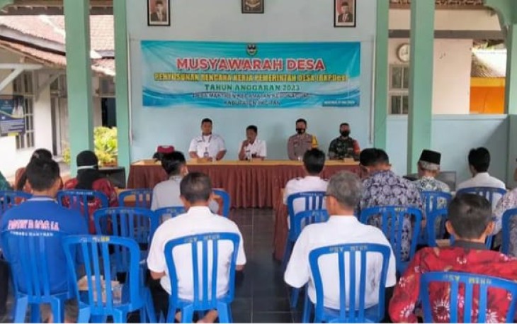 Kegiatan musrembang desa di balai desa Mantren
