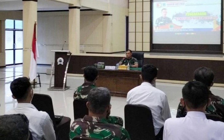 Danrem 081/DSJ saat memberikan motivasi 