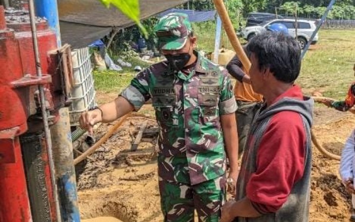 Danrem saat di lokasi pengeboran sumur uji di dusun Bulupitu