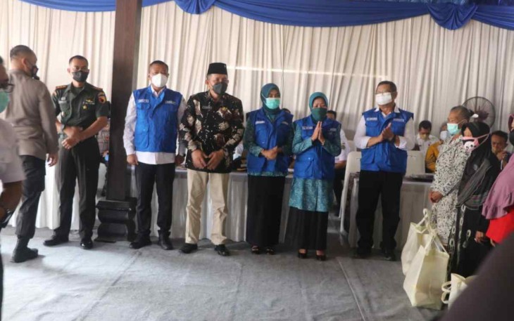 Foto bersama saat launching BIAN di kantor desa Bangoan