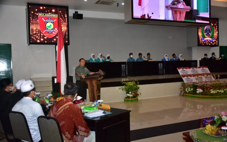 Danrem 091/ASN saat membuka lomba cerdas cermat dan bela negara