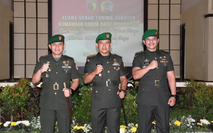 Foto bersama usai sertijab Dandim 0802/Ponorogo di Makorem 081/DSJ Madiun