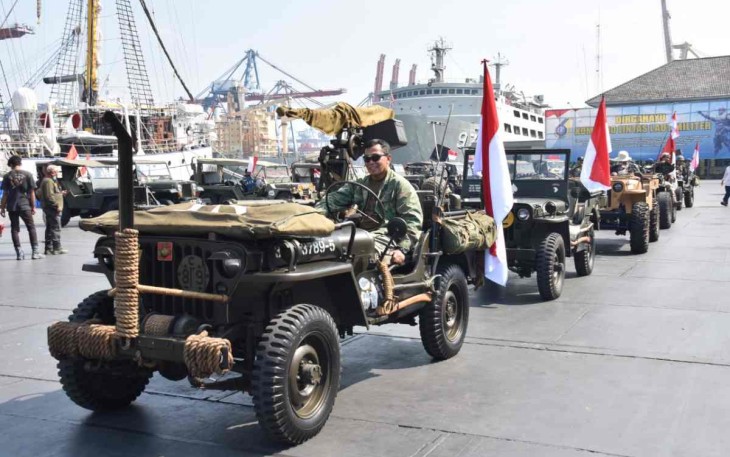 Pecinta mobil Jeep saat mengunjungi Kolinlamil Jakarta 