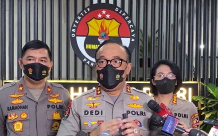 Kadiv Humas Polri saat memberikan keterangan pers 