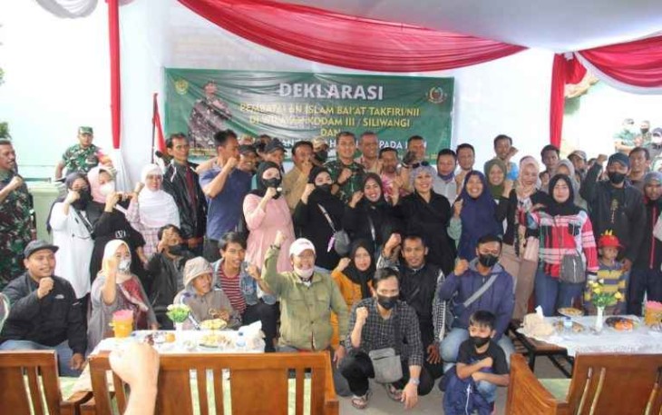 Swafoto 51 anggota NII kembali ke NKRI 
