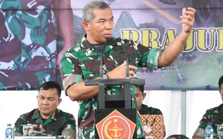 Kasum TNI Letjen TNI Eko Margiyono saat memberikan arahan di Yonif 511/DY