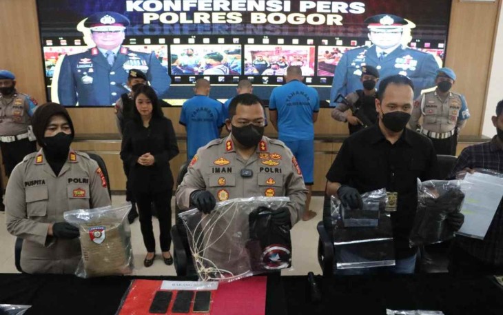Kapolresta Bogor AKBP Dr Iman Aminuddin saat konferensi pers 