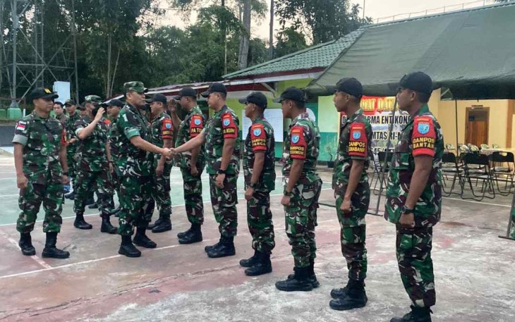 Satgas Pamtas Yonif 645/Gty saat menyambut tim Wasops Kasad