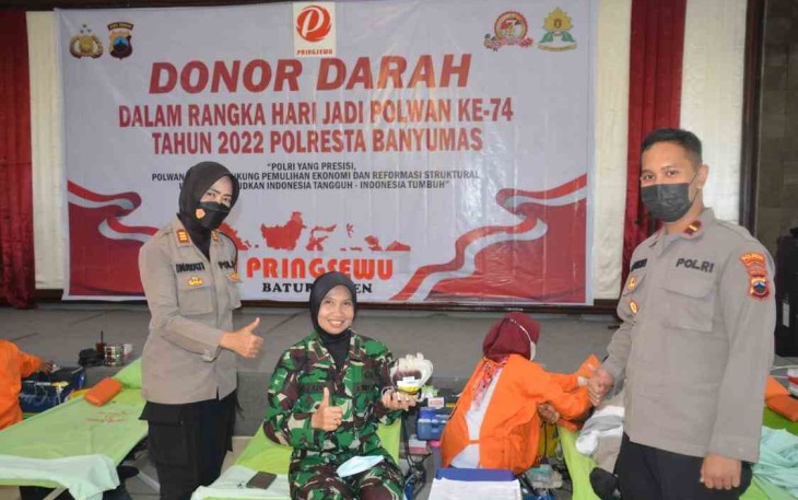 Donor darah meriahkan HUT Polwan Ke-74 di Polresta Banyumas 