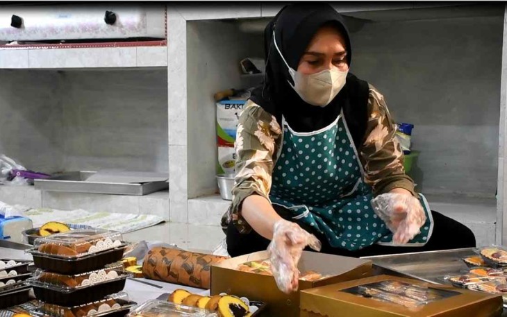 Usaha kue anggota Persit KCK Cabang XVIII Kodim 0804/Magetan