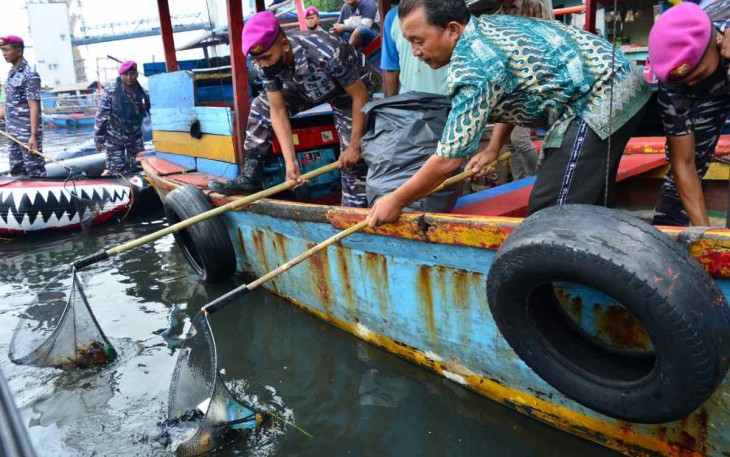 Gerakan nasional laut bersih TNI AL