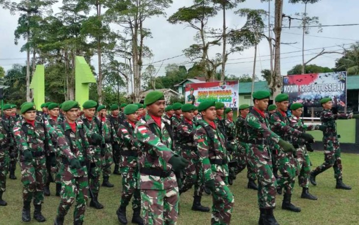 Langkah tegap defile prajurit Kodim 1206/PSB