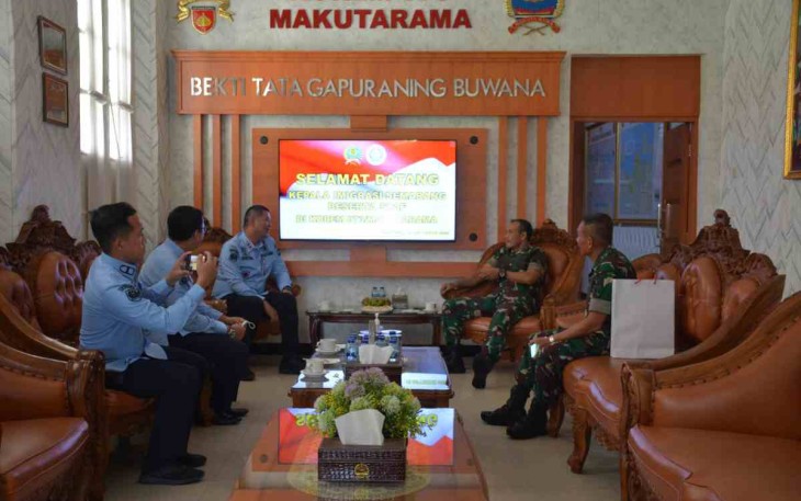 Kunjungan Kepala Kantor Imigrasi Kelas I TPI Semarang di Korem 073/Mkt