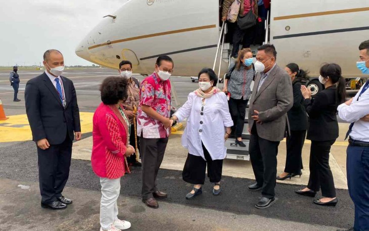Megawati Soekarnoputri saat mendarat di bandara Jeju Korsel