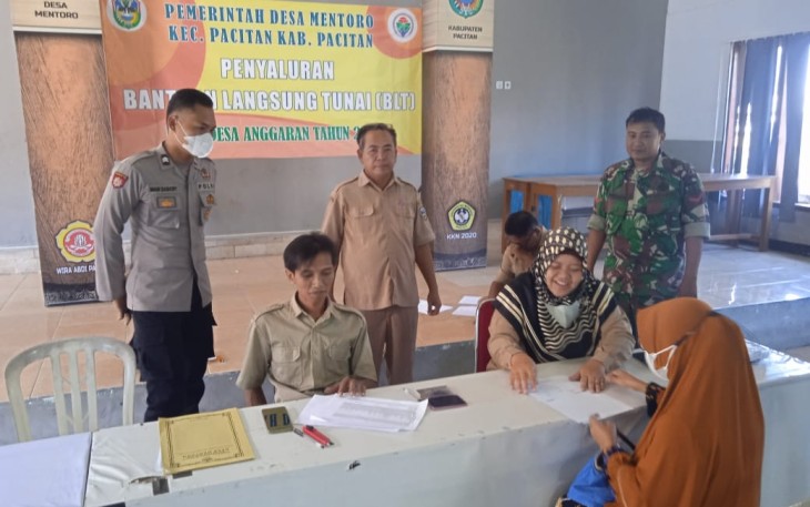 Koptu Fidri saat dampingi penyaluran BLT DD warga binaan