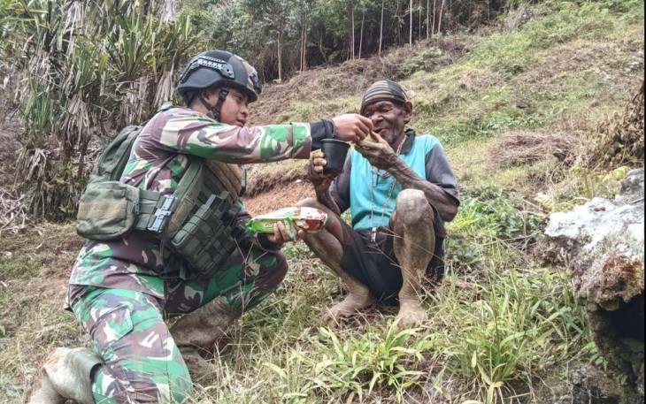 Keakraban Satgas Yonif R 321 bersama masyarakat Nduga