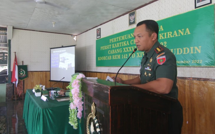 Dandim 1402/Polman Letkol Czi Masni Etha Yanurianedhi saat memberikan pengarahan 