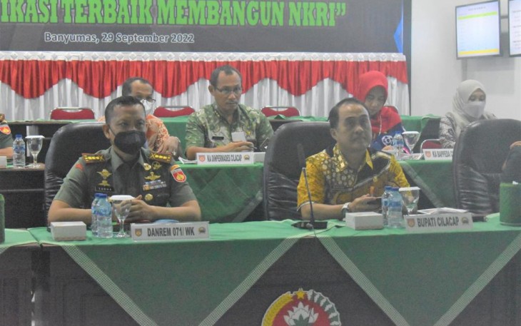 Danrem 071/Wijayakusuma Kolonel Inf. Yudha Airlangga saat mengikuti Rakernis TMMD ke 115. Kamis (29/9)