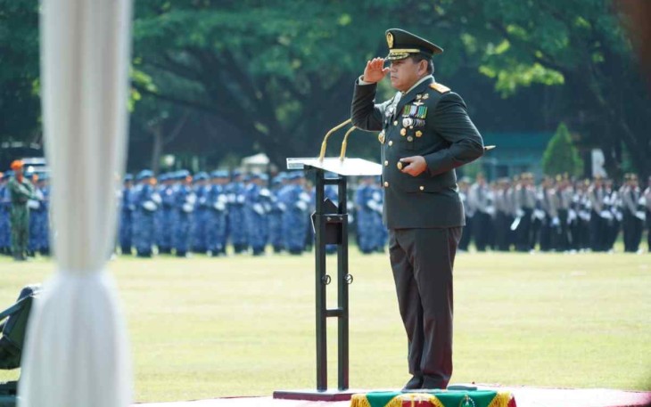 Pangdiv 2 Kostrad Mayjen TNI Syafrial Inspektur Upacara HUT TNI ke-77.Rabu (5/10)