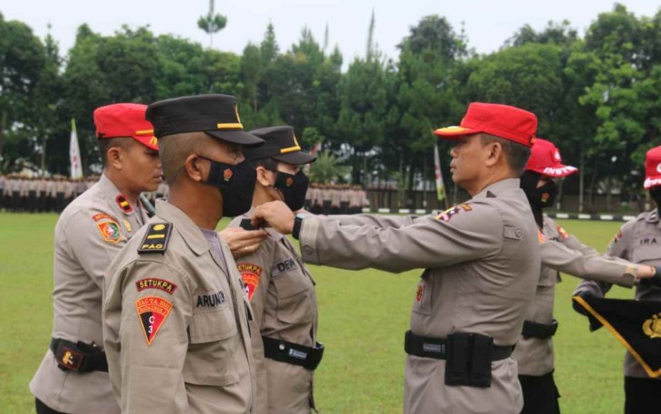 Irjen Pol Drs Mohammad Asep Syahrudin membuka pendidikan alih golongan Bintara ke Perwira di Sukabumi. Senin (10/10) 