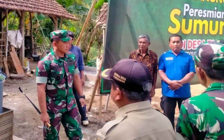 Danrem 081/DSJ Kolonel Inf Deni Rejeki tinjau pengeboran TNI Manunggal Air di Kabupaten Trenggalek 