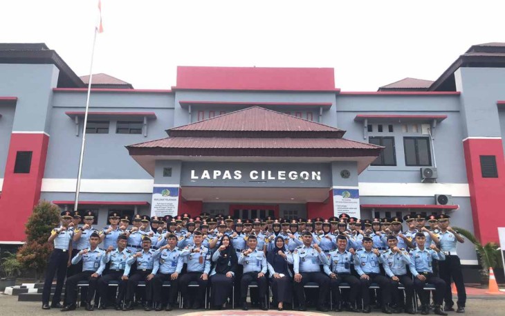 Foto bersama usai apel pagi jajaran Lapas Cilegon 