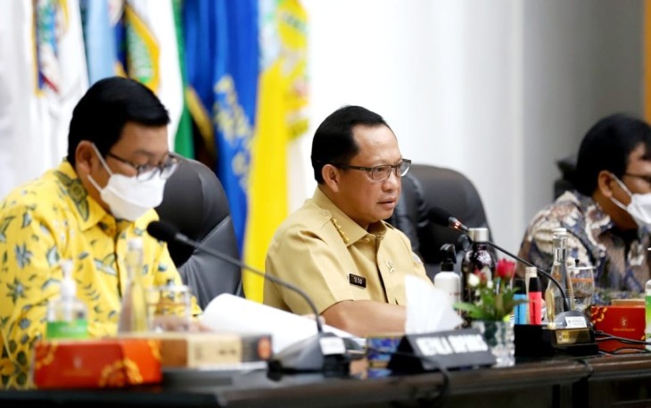Mendagri Tito saat rakor pengendalian inflasi secara virtual di Jakarta 