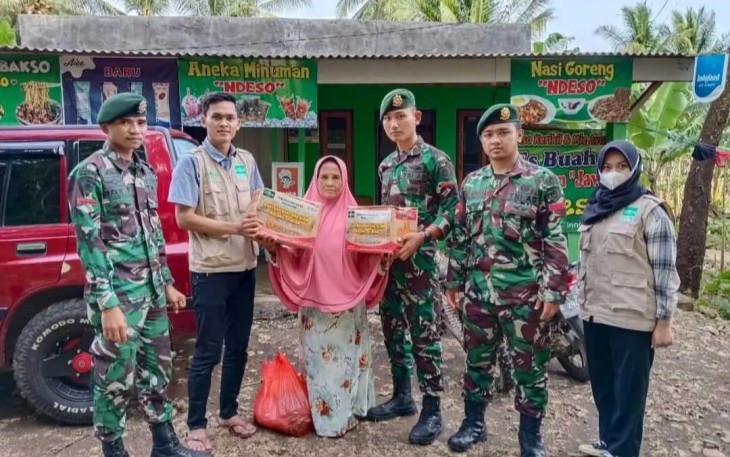 Yonbekang 2 Kostrad peduli korban banjir Malang Selatan 