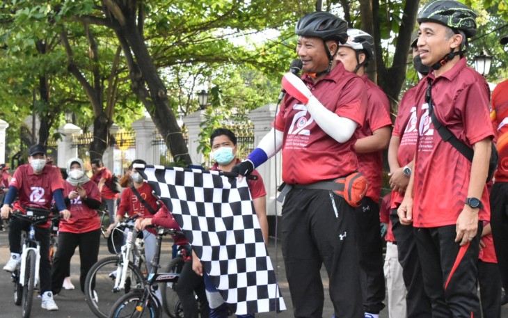 Pj Bupati Pati lepas fun bike di depat kantor Setda Kab. Pati