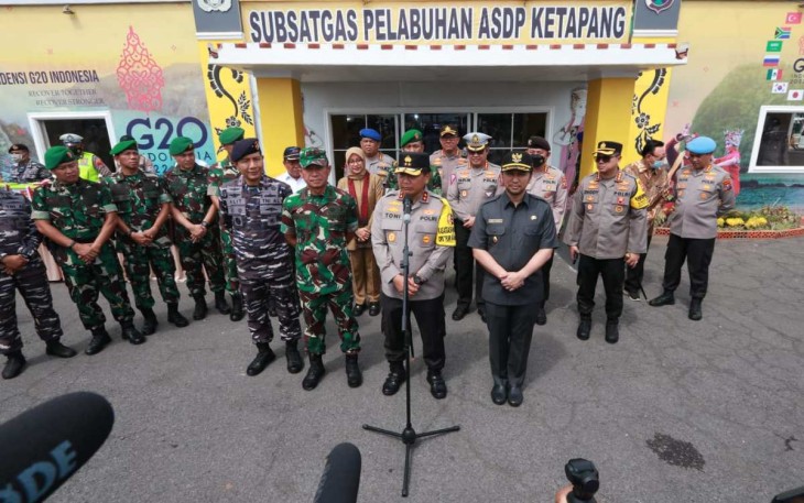 Kapolda Jatim Irjen Pol Toni Harmanto saat memberikan keterangan pers 