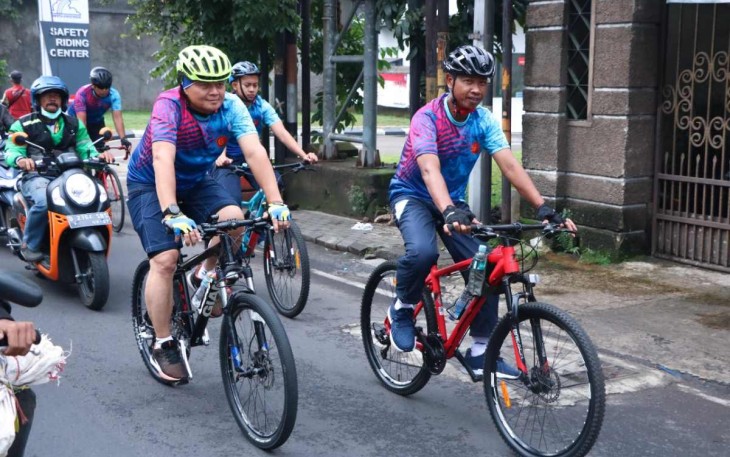 Dankoharmatau Marsda TNI Eddy Supriyono gowes bersama anggota