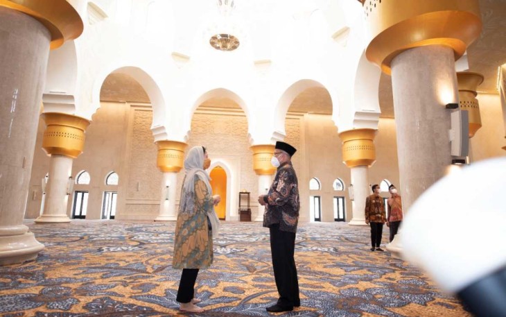 Puan Maharani saat mengunjungi Masjid Sheikh Zayed 