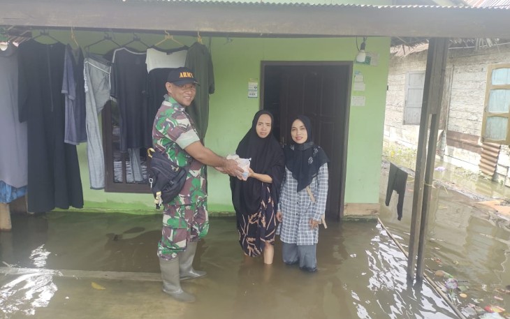 Nasi bungkus warga terdampak banjir di wilayah binaan 