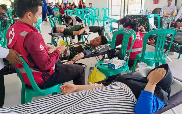 Donor darah Satgas Pamtas Yonarmed 19/105 Trk Bogani 