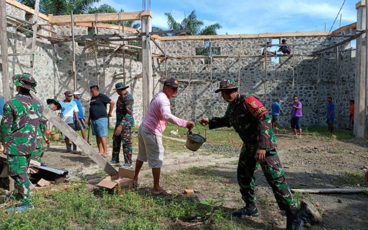 Karya bakti pembangunan gereja di perbatasan 