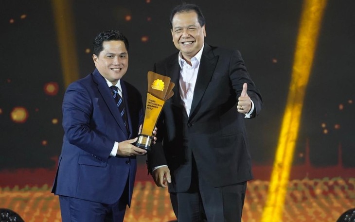Erick Thohir saat menerima penghargaan 