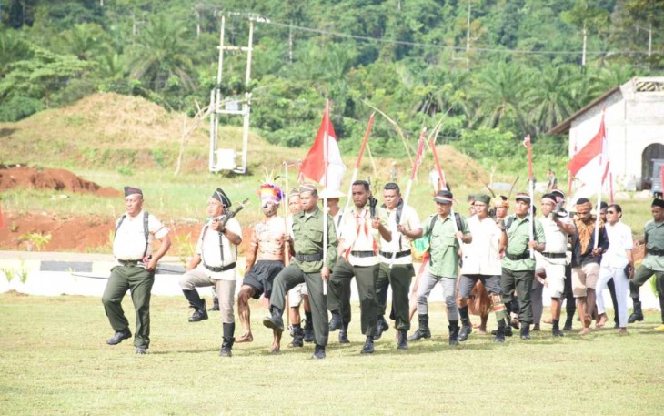 Pasukan Tradisional HUT Infanteri Ke-74 di Yonif 761/AK, Senin (19/12)