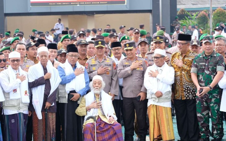 Kapolda Banten Irjen Pol Prof Dr Rudy Heriyanto bersama ulama kamtibmas, Rabu (21/12)