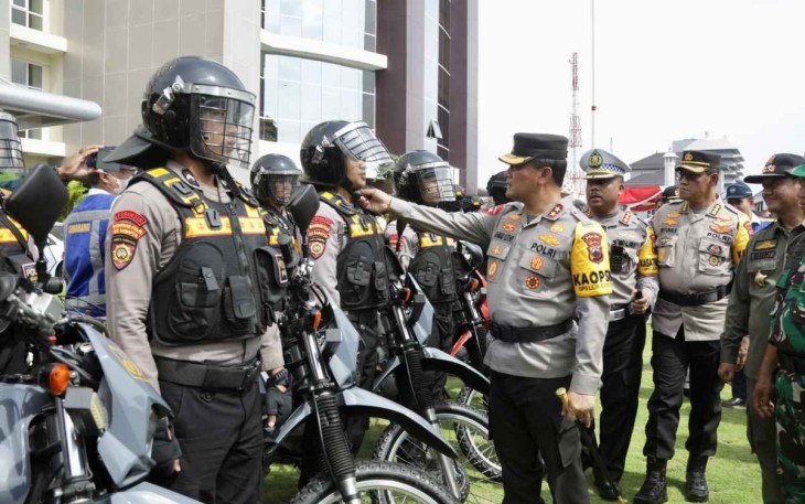 Kapolda Jateng Irjen Pol Ahmad Luthfi saat pengecekan personil Operasi Lilin Candi 2022