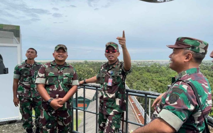 Komandan Kosek IKN Marsma TNI Setiawan saat mengunjungi Satrad 214 Tegal