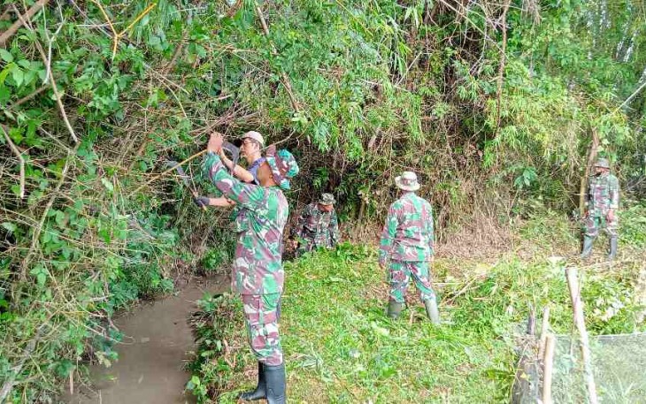 Karya bhakti anggota Koramil 0718-01/Pati 