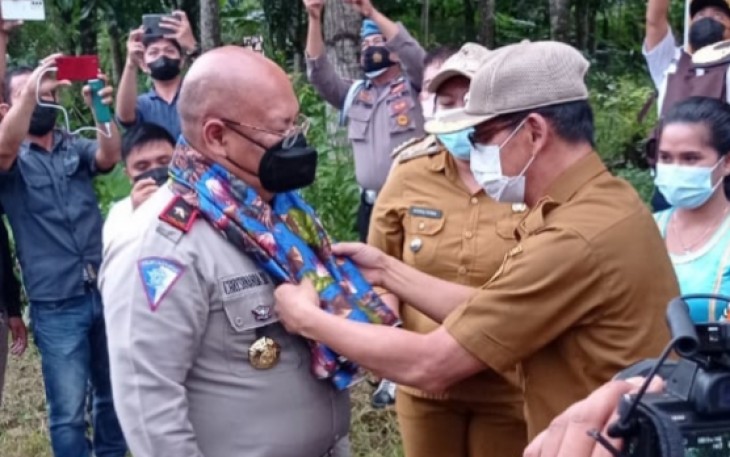 Wakil Wali Kota Bitung, Hengky Hinandar saat menyambut Dirkamsel Korlantas Polri, Brijen Pol. Prof. Dr. Chryshnanda Dwilaksana, M.Si