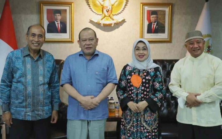 Ketua DPD RI saat menerima audensi Kesthuri di kediamannya Jakarta. Senin (02/03/2022)