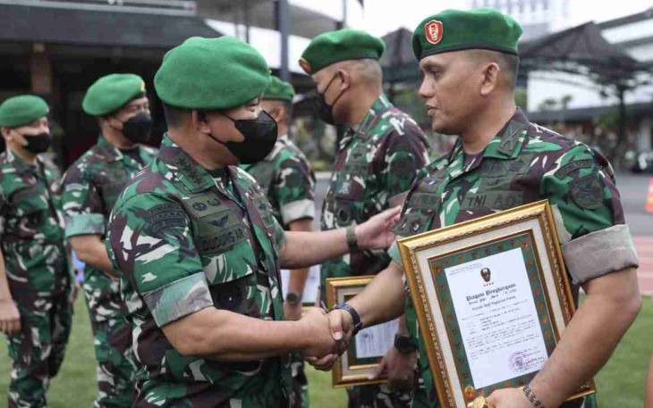 Kasad berikan apresiasi ke prajuritnya di Jakarta. Senin (09/05/2022)