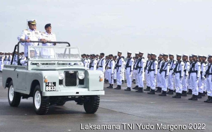 Kasal gunakan Jeep replika yang dipakai presiden Ir. Soekarno saat meresmikan Lanudal Juanda tahun 1964 