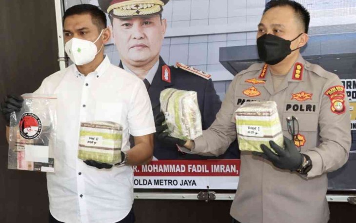 Kapolres Metro Jakarta Barat saat konferensi pers narkotika Sabu 9.544 Kg