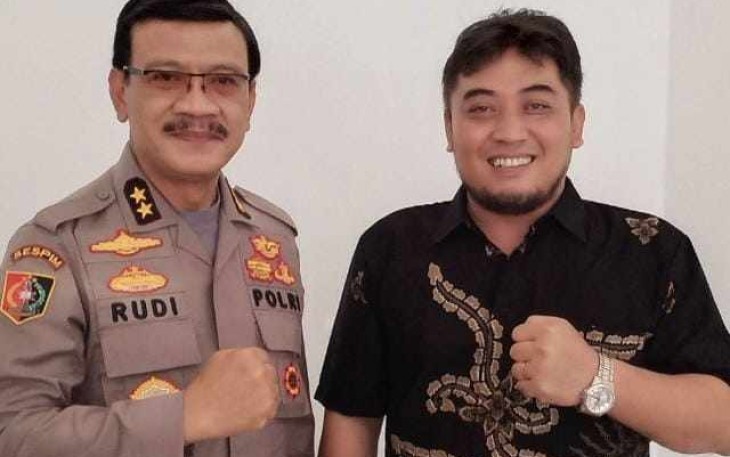 Ketum Gardapati Merah Putih Indonesia bersama Rosihan Anwar (kanan)